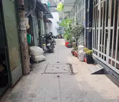 Bán nhà BHH Bình Tân- 4x7 đúc 2 tầng gần hẻm xe hơi chỉ  2.68 tỷ