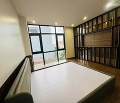 Bán nhà phúc lợi 44m /6 tầng , giá chỉ 9xxx oto ngủ trong nhà
