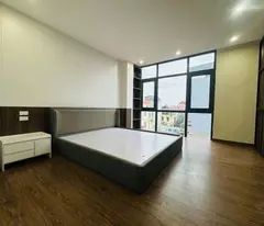 Bán nhà phúc lợi 44m /6 tầng , giá chỉ 9xxx oto ngủ trong nhà