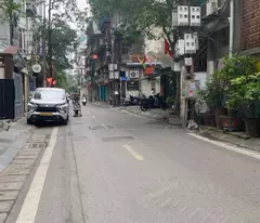 HIẾM CÓ! TRUNG TÂM BA ĐÌNH - 80M² NHÀ 3
 TẦNG  - CÁCH PHỐ 70M, GẦN Ô TÔ XÁCH VALY VÀO Ở NGAY/