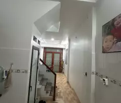 Nhà Riêng , chính chủ , sổ đỏ sẵn sàng . Nhà 2 mặt thoáng, ngõ rộng, ô tô đỗ trong nhà.