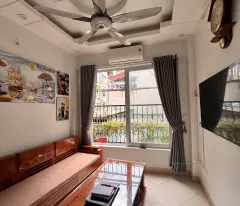 Nhà Riêng , chính chủ , sổ đỏ sẵn sàng . Nhà 2 mặt thoáng, ngõ rộng, ô tô đỗ trong nhà.