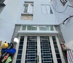 QUẬN 1 - 30 M2  - SÁT HẺM XE HƠI - GẦN MẶT TIỀN - 4 TẦNG BTCT - KO QH - 5.5 TỶ.
