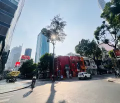 VỊ TRÍ KIM CƯƠNG KHAN HIẾM - BÁN NHÀ 2 TẦNG MẶT TIỀN HỒ TÙNG MẬU, QUẬN 1- DT 4M*19M- NGAY PHỐ HOA