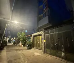 TÒA NHÀ 6 TẦNG – 24 PHÒNG – CÓ THANG MÁY – SÁT TRƯỜNG CHINH 20M