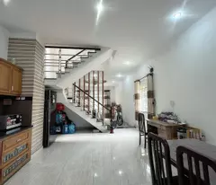 NHÀ 3 TẦNG BTCT – Ô TÔ NGỦ TRONG NHÀ – NGAY TRƯỜNG CHINH