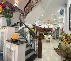 Bán nhà đường QL 13, Phường Hiệp Bình Phước. Thủ Đức, TP HCM. DT 126m2, 4 tầng, SH. Giá 12.9 tỷ