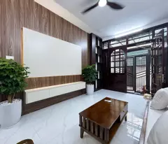 HÀNG HIÊM NGOC THỤY NGÕ THÔNG Ô TÔ .Ô TÔ ĐỖ CƯA  FULL NỘI THẤT
