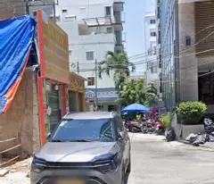 Bán đất khu phố tây quân trấn đường Hùng Vương - Nha Trang , cách biển 300m
Dt : 226m2 ngang 7,3m
