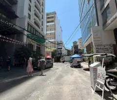 Bán đất khu phố tây quân trấn đường Hùng Vương - Nha Trang , cách biển 300m
Dt : 226m2 ngang 7,3m