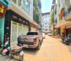 Bán nhà phố Chùa Láng, Đống Đa 56m, 5 tầng, mt 5m. Giá: 27 tỷ. LH: 0937158386