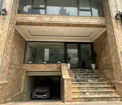 Bán tòa nhà làm trụ sở cty 7,5 tầng, mới xd (có hầm, 5 tầng office, 2 tầng để ở) tại Hà Đông