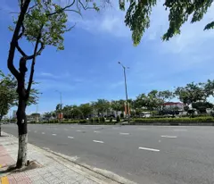 Cho Thuê Nhà Mặt Tiền Đường 2/9 Hải Châu Đà Nẵng ngang 7m, 4 Tầng, Có Thang Máy