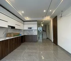MẶT NGOÀI KHÔNG QUÁ LỚN, NHƯNG BÊN TRONG ĐỦ THỨ NGƯỜI MUA CẦN