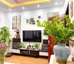 Hàng Hót Vũ Đức Thận - Long Biên. Diện tích : 32m2 * 5 tầng. MT : 4 M. Lô góc.