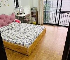 Hàng Hót Vũ Đức Thận - Long Biên. Diện tích : 32m2 * 5 tầng. MT : 4 M. Lô góc.
