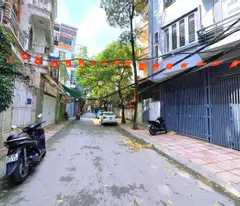 Bán nhà phố Hoàng Cầu, Đống Đa 78m,5 tầng, mt 7.4m. Giá: 42 tỷ