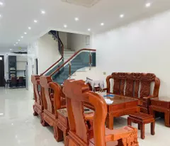 CHO THUÊ NHÀ 6 PHÒNG NGỦ CÓ THANG MÁY SẴN ĐỒ VÕ CƯỜNG