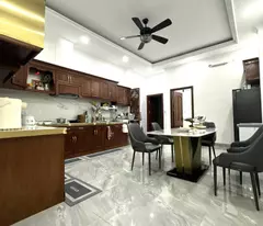 Bán nhà đường số 11, Hiệp Bình Phước, Thủ Đức, TP HCM. DT 117m2, 3 tầng, sổ hồng. Giá 14.3 tỷ.