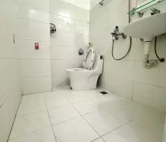 ► TÔI CHÍNH CHỦ BÁN NHÀ : Nghĩa Đô(  gần Hồ Tây).Giữa chợ Bái Ân. Ô tô đỗ cổng
