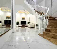 ► TÔI CHÍNH CHỦ BÁN NHÀ : Nghĩa Đô(  gần Hồ Tây).Giữa chợ Bái Ân. Ô tô đỗ cổng