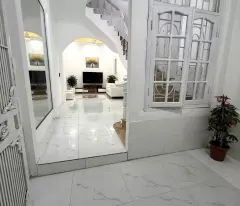 ► TÔI CHÍNH CHỦ BÁN NHÀ : Nghĩa Đô(  gần Hồ Tây).Giữa chợ Bái Ân. Ô tô đỗ cổng