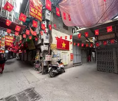 3.9  TỶ - HÀNG NHỎ HIẾM CÓ KHÓ TÌM-SỔ ĐỎ HOA HẬU , MẶT TIỀN 4M- CHỈ 2NGOẶT RA MẶT PHỐ TÔN ĐỨC