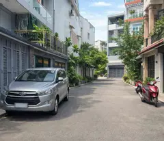 Chị chủ sắp xuất cảnh. Cần nhượng lại căn nhà 5 Tầng đúc - 55m2 Ngang 5m7 - Hẻm xe hơi tránh -
