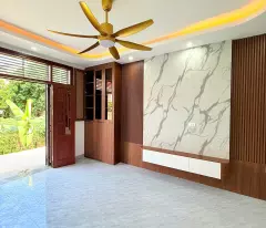 CC CẦN BÁN CĂN NHÀ 3 TẦNG 1 TUM CÁCH ĐƯỜNG 32 VÀI TRĂM MÉT.