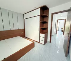 CC CẦN BÁN CĂN NHÀ 3 TẦNG 1 TUM CÁCH ĐƯỜNG 32 VÀI TRĂM MÉT.