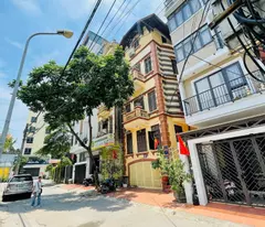 🏨 BÁN PHÂN LÔ TRẦN QUỐC HOÀN - CẦU GIẤY - VỈA HÈ Ô TÔ TRÁNH -100M2 - MT 8.5M - 52,5 TỶ