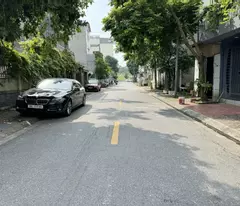 Cần bán 100m2 nhà C4 mặt phố Nguyễn Văn Hưởng. Khu dân trí cao, an ninh tốt, tiện ích nhiều