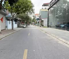 Cần bán 100m2 nhà C4 mặt phố Nguyễn Văn Hưởng. Khu dân trí cao, an ninh tốt, tiện ích nhiều