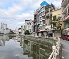 BÁN NHÀ BỒ ĐỀ 60M2- 7 TẦNG MẶT HỒ- 6 SAO- HƠN 40 TỶ