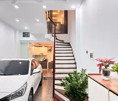 BÁN NHÀ HOA HẬU LONG BIÊN - CHỦ TỰ XÂY - GARA Ô TÔ - NHÀ CỰC THOÁNG - NỘI THẤT ĐẸP CHỦ ĐỂ LẠI 99%