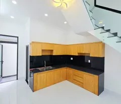 Bán nhà mặt phố đường Trường Lưu, Q9, Thủ Đức, TP HCM. DT 50m2, 3 tầng, SH. Giá 4,7 tỷ.