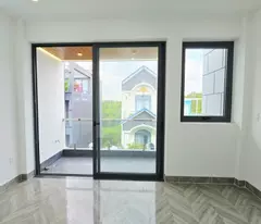 Bán nhà mặt phố đường Trường Lưu, Q9, Thủ Đức, TP HCM. DT 50m2, 3 tầng, SH. Giá 4,7 tỷ.