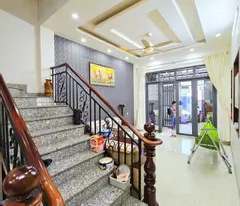 Bán nhà mặt phố đường 827, Phường Phú Hữu,  Q.9, Thủ Đức, TP HCM. DT  64m2, 4 tầng, SHR. Giá -