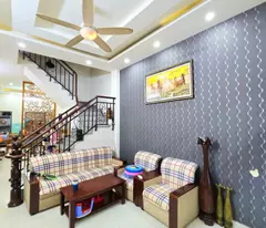 Bán nhà mặt phố đường 827, Phường Phú Hữu,  Q.9, Thủ Đức, TP HCM. DT  64m2, 4 tầng, SHR. Giá -