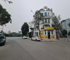 BÁN SHOPHOUSE TRÂU QUỲ  GIA LÂM, HÀ NỘI  81m2 mt 5m, đường 20m. Lh 0989894845