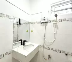 Nhà xinh hẻm Đoàn Trần Nghiệp _ mua vào ở ngay cách biển Hòn Chồng: 400m hẻm xe ba gác Giá : 4,5 tỷ