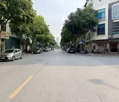 Cần bán căn góc nhà mặt phố Phạm Khắc Quảng: 59m2, từ tầng 2 lên 74m2, 3 mặt xung quanh là vườn hoa