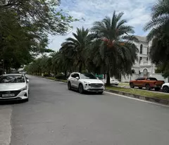 BÁN ĐẤT MẶT PHỐ VIỆT HƯNG 52M2- LÔ GÓC- VỈA HÈ RỘNG- 16.x Tỷ