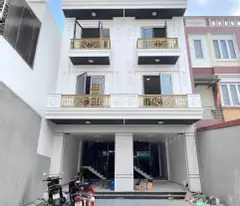 NHÀ THANG MÁY FULL NỘI THẤT – Ô TÔ TRÁNH NHAU – THIÊN LÔI, LÊ CHÂN