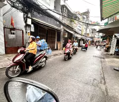 NHÀ BÁN NGANG 3.9M- Đ.NGUYỄN TẤT THÀNH- GẦN NGAY MT XE HƠI Đ.ĐOÀN VĂN BƠ- THÔNG RA TRƯỜNG BẾN VÂN