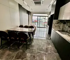 NHÀ VIEW HỒ - BÁT KHỐI-LONG BIÊN - GA RA 2 Ô TÔ-THANG MÁY-7TẦNG HƠN 14 TỶ
