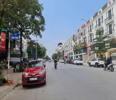 VIP shophouse 77m2 mặt phố chính UB Gia Lâm, công viên hồ điều hòa chỉ 20 tỷ x. Lh 0936098052