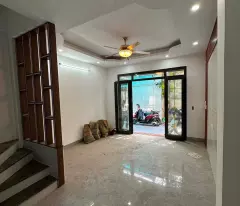Nhà Ngọc Trì Long Biên xây 5 tầng mới tinh