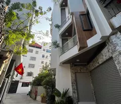 [LONG BIÊN] VIỆT HƯNG NGÕ THÔNG, Ô TÔ NGỦ TRONG NHÀ