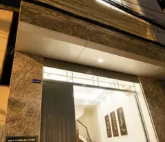 Bán Nhà ngõ 213 Giáp Nhất 5 tầng x30m2 giá chỉ 7,4 tỷ
Lh:0965450399